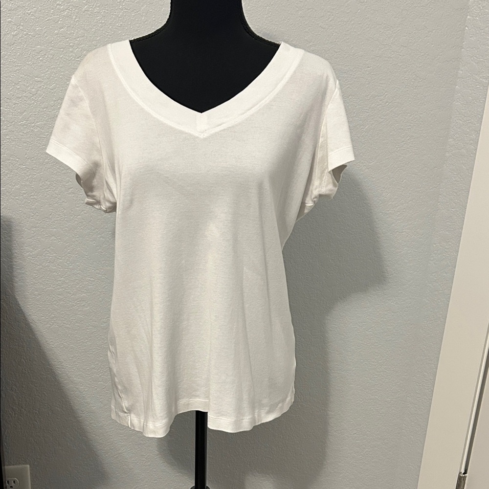Woman’s Tommy Bahama v- neck short sleeve t-shirt. Sz. XL. Excellent!